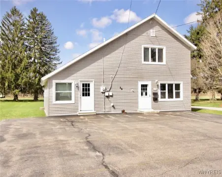 Versatile Commercial Building in Arcade