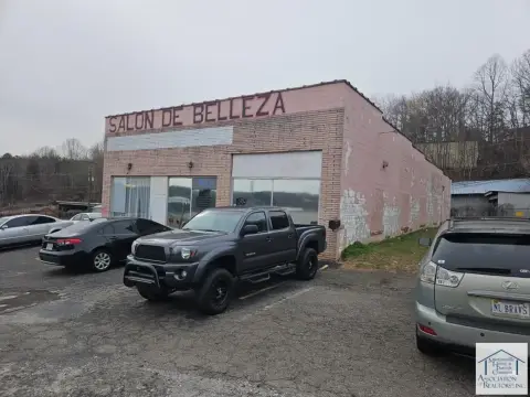 Collinsville Commercial Building on Virginia