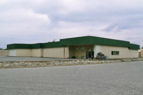 Versatile Commercial Building in Tell City