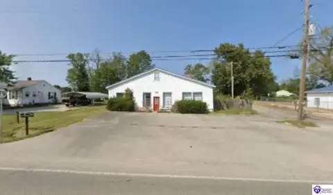 Versatile Commercial Building in Guston