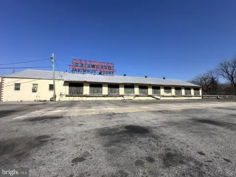 Warehouse with 14 Loading Docks