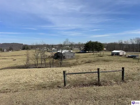 Hardinsburg, KY Acreage with Barn