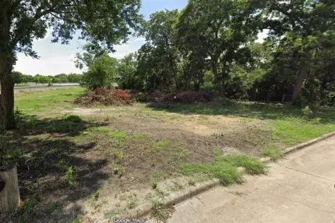 Oversized Lot in Farmersville, TX