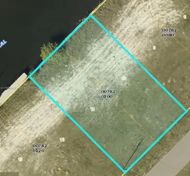Waterfront Lot in Cape Coral