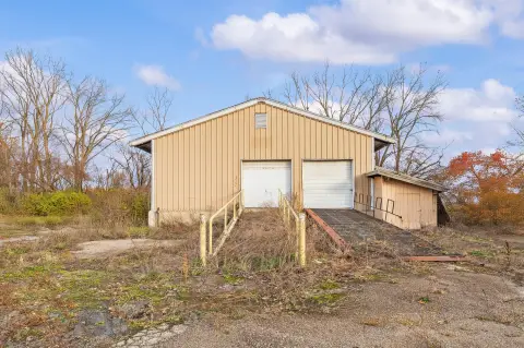Coloma Industrial Outbuilding For Lease