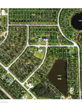 Vacant Lot in Tropical Gulf