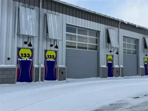 M1 Concourse Private Garage