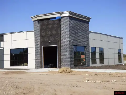 Prime Commercial Space on Highway