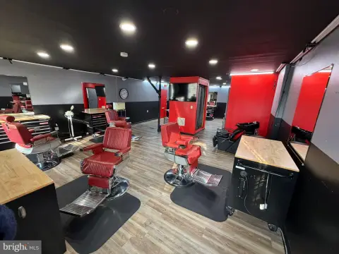 Equipped Barbershop/Salon in Gaithersburg