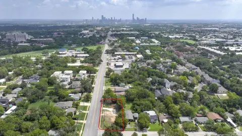 Residential Land in Austin, TX