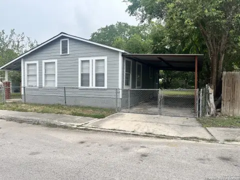 Triplex with Updated Appliances