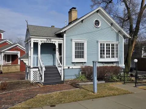 Versatile Retail Space in Long Grove