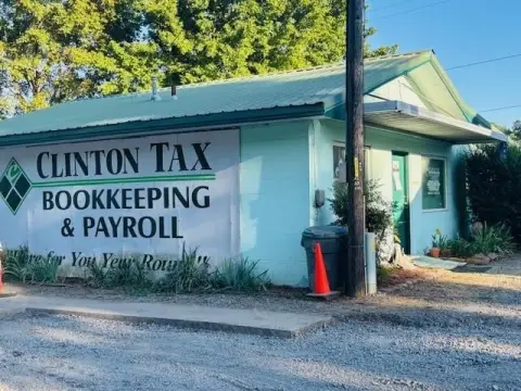 Versatile Commercial Building in Clinton