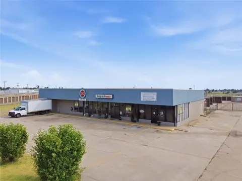 Four-Unit Warehouse with Yard