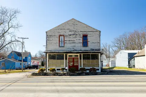 Spacious Commercial Building Near Whitmore