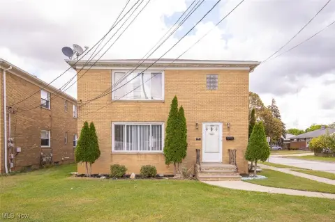 Spacious Parma Duplex with Garage