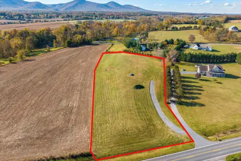 2.5 Acres Overlooking Shenandoah River