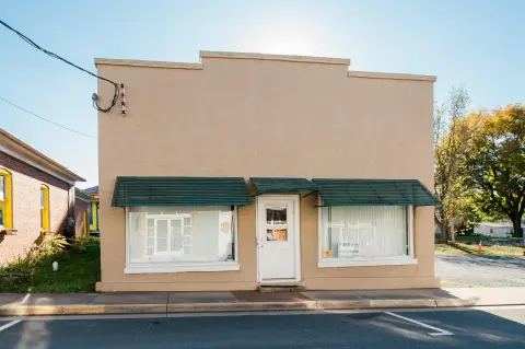 Commercial Building in Downtown Broadway
