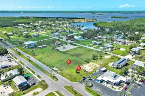 Mixed-Use Lot in Everglades City