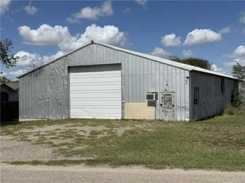 Metal Warehouse with Storage
