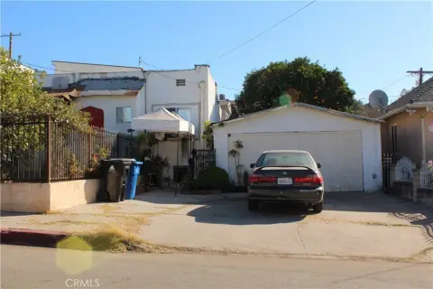 Income-Generating Duplex in Los Angeles