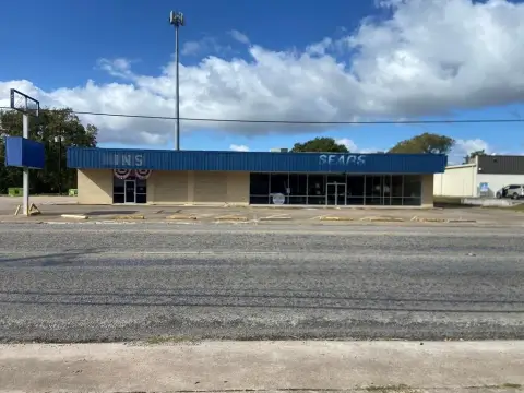 Bay City Commercial Building