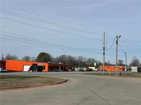 Warehouse with Fenced Yard