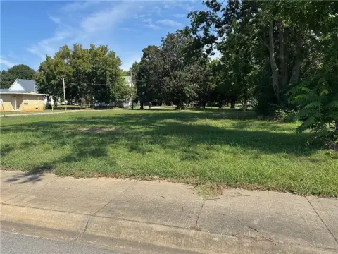 Commercial Lot in Farmington