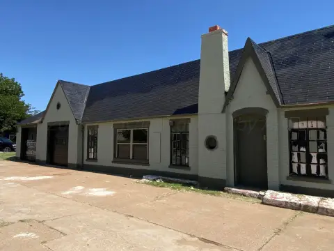 Commercial Property on Corner Lot