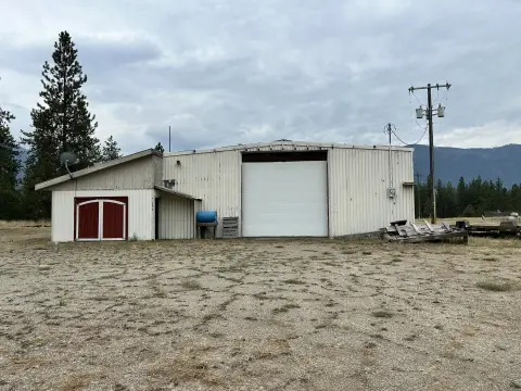 Highway-Fronted Flex Space