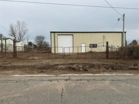 Checotah Warehouse with Storage Units