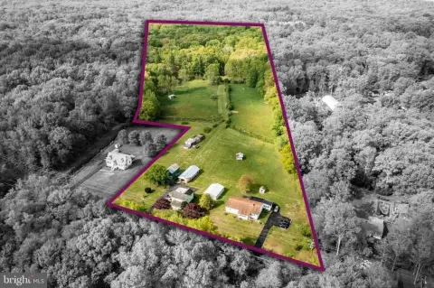 13.49 Acre Land with Homes