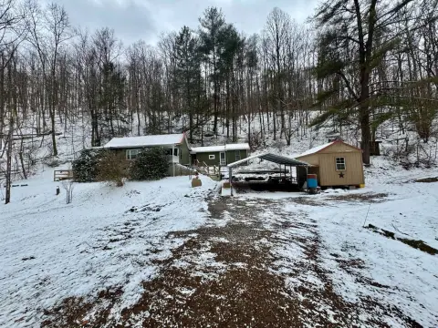 66 Acre Farmhouse with Free Gas