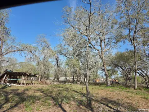 Unrestricted Land in Natalia, Texas