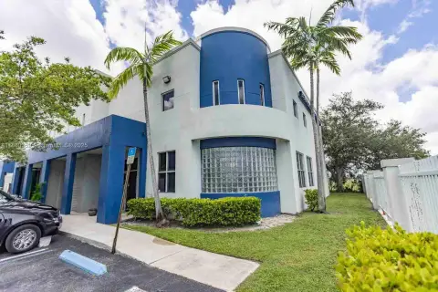 Corner Flex Space Warehouse