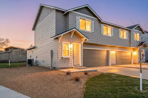 New Madras Duplex with Views