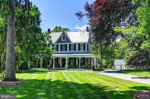 Victorian Duplex with Guest Residence