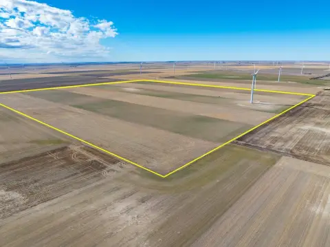 Productive Farmland with Wind Income