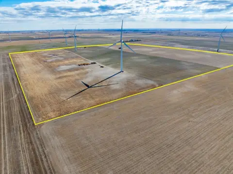 Productive Dryland Acreage with Wind Income