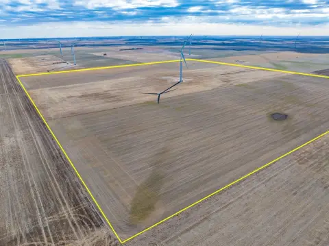 Productive Dryland Acreage with Wind Income