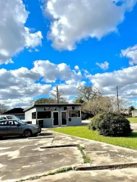 Bay City Commercial Building