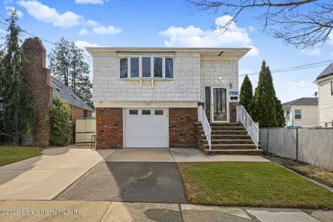 Spacious Staten Island Home with Pool