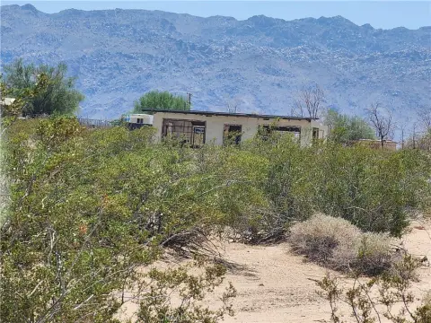 Flat 5-Acre Parcel in Desert