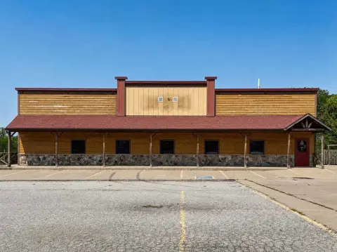 Flex Building with Unfinished Basement