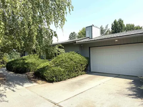 Duplex with Lower-Level Suite