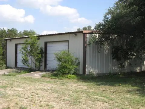 Metal Building on Acreage in Evant