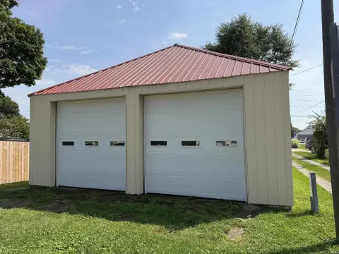 Single-Story Warehouse with Garage Doors