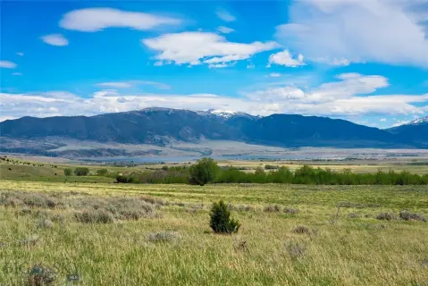 Residential Land Parcel with View Corridors