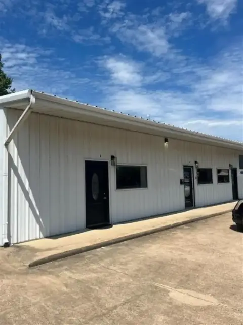 Retail Space Off HWY 80