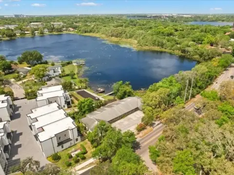 Lakefront Multifamily Property in Winter Park